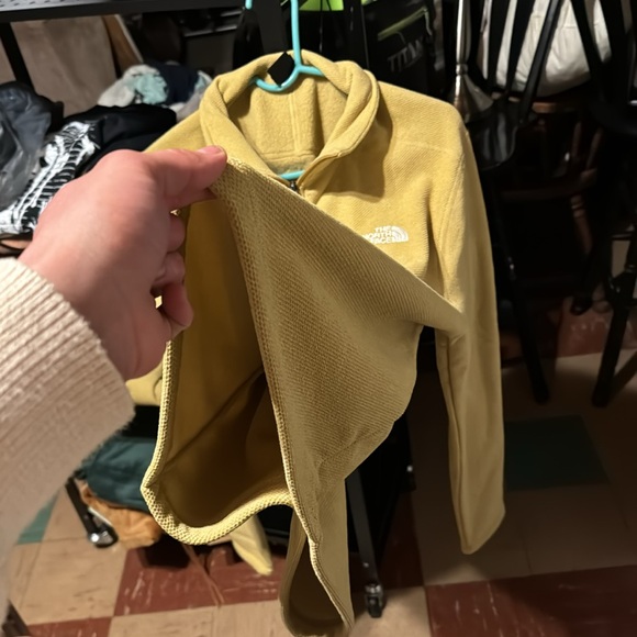 Brand New North Face quarter zip-up. Perfect for the cold weather! - Picture 6 of 11